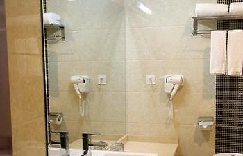 Juzhiyuan Chain Hotel Gongming Экстерьер фото